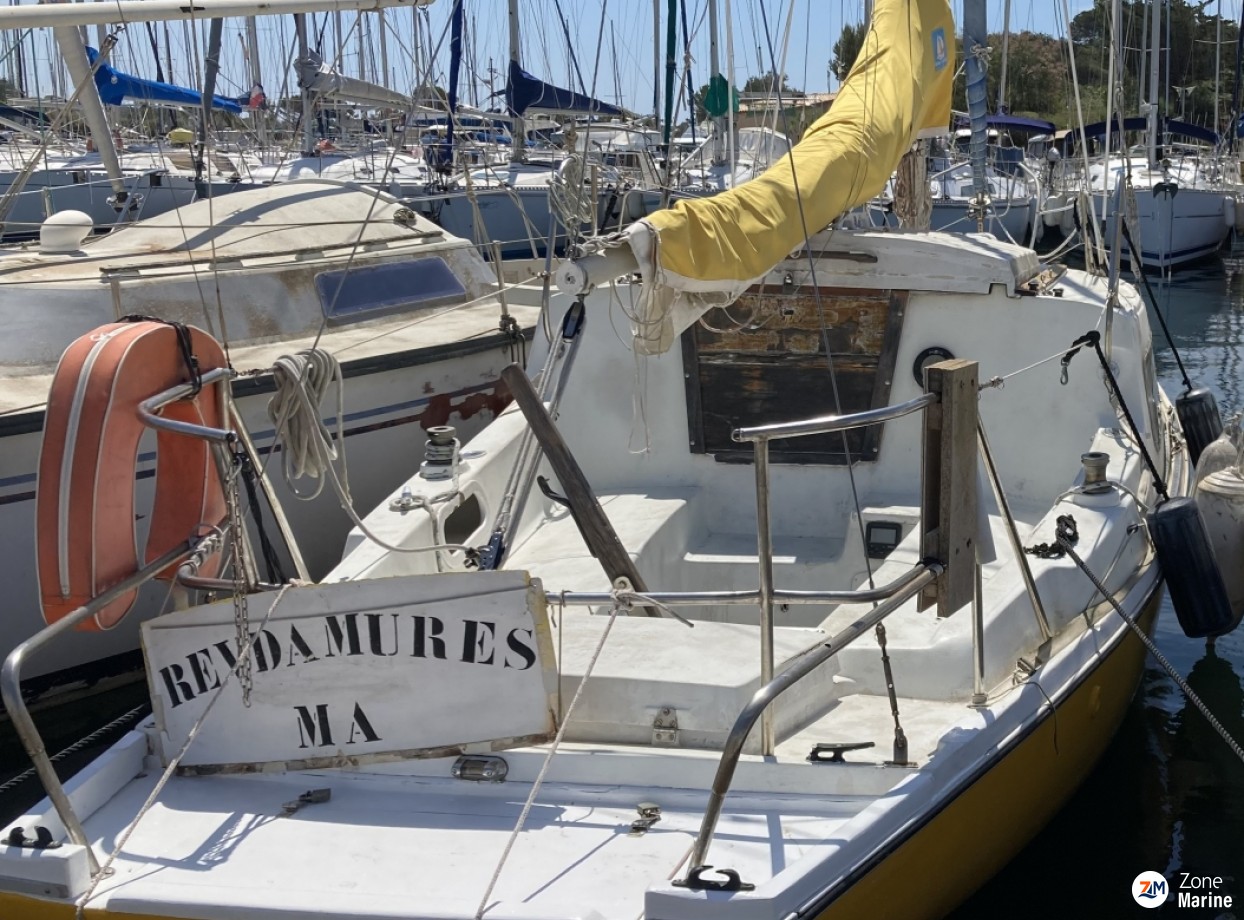 Voilier 9m place au port les embiez 