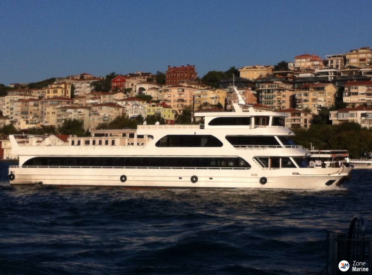 Bateau passagers restaurant neuf 2016 de 42 m tout équipé et aménagé pour 600 pax en croisière