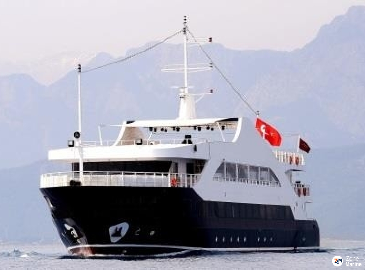 Grand bateau passagers excursion Daily avec restaurant bar évent réceptif de 52 m construit en 2011 