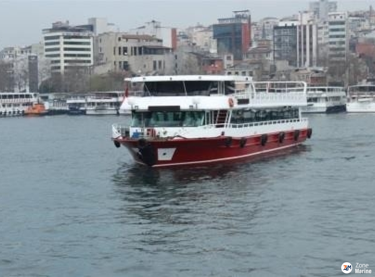 Bateau passagers restaurant rénové en 2017 de 33 m tout équipé aménagé pour 300 couverts en croisière