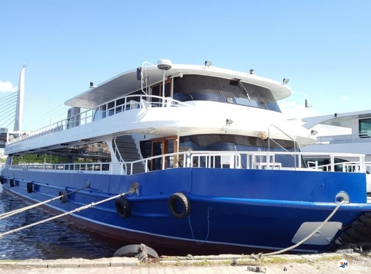 Bateau restaurant 36 m de 2012 pour plus 450 passagers dont minimum 250 couverts