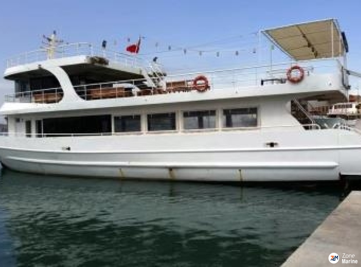 Bateau restaurant passagers de 24 m année 2017 tout équipé pour des repas croisières de 150 couverts