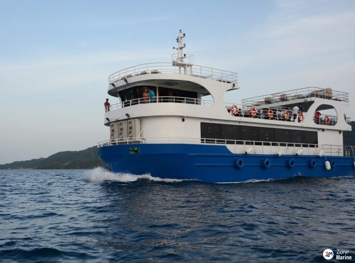 Bateau d'excursion Touristique à vision sous marine panoramique de 26m année 2016