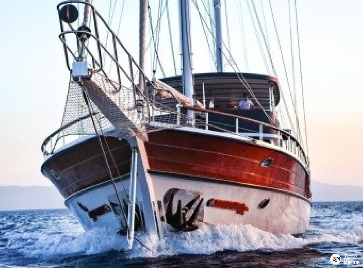 Superbe Méga ketch de 36 m avec Flybridge et Lounge 8 cabines pour 16 invités rénové en 2018