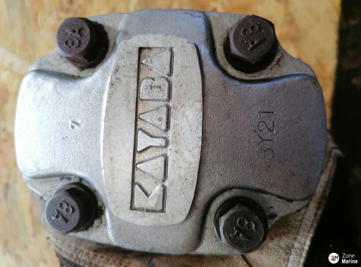 Pompe hydraulique kayaba 4ZP4