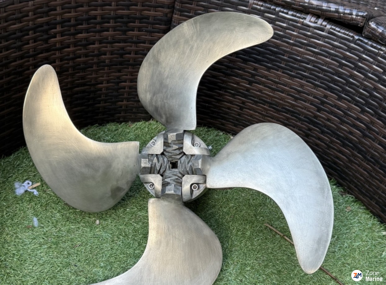Volvo Penta folding propeller 4 blades 20x14 - 40h