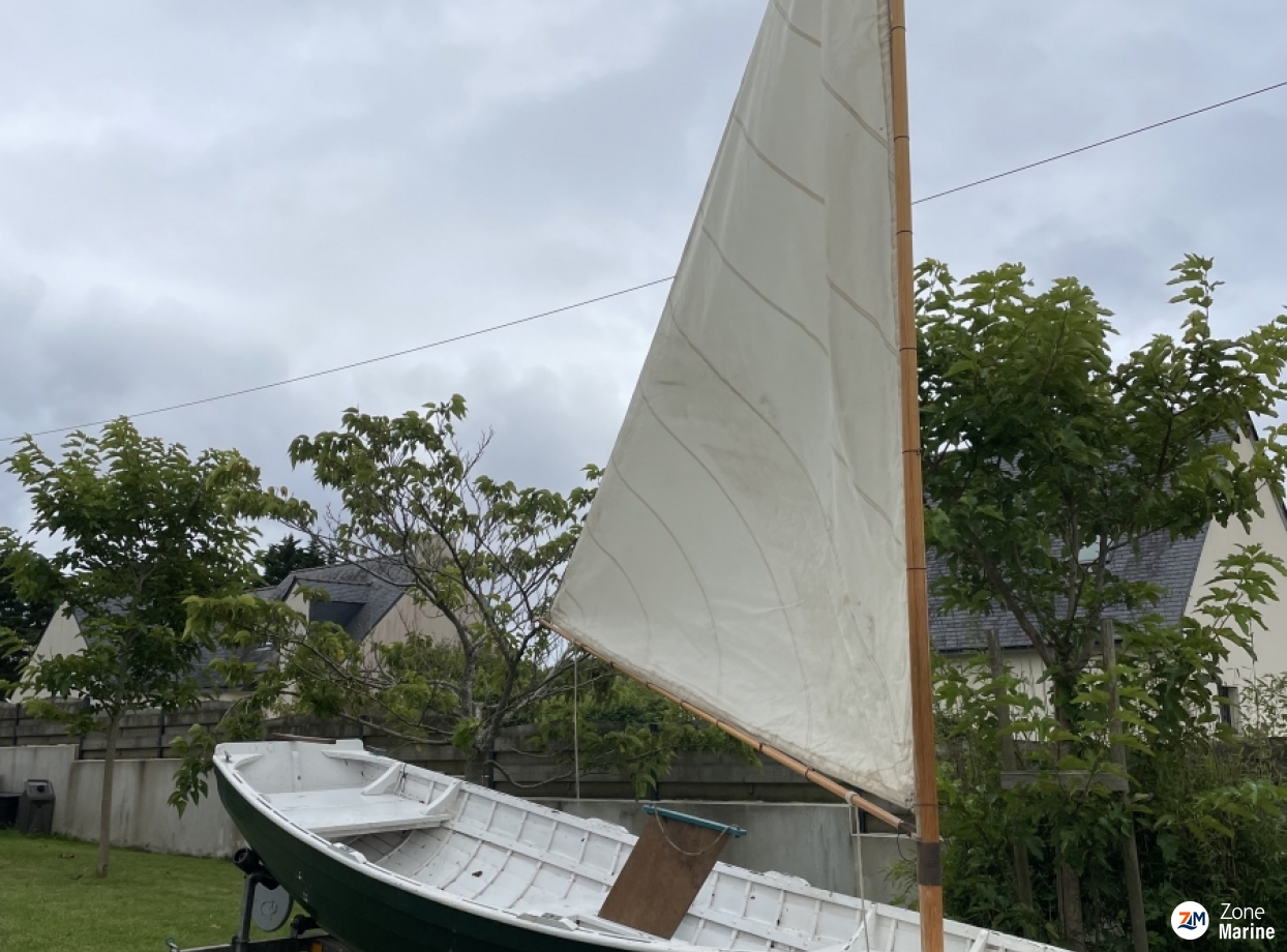 Sailing rowing sailboat with trailer - Finistere