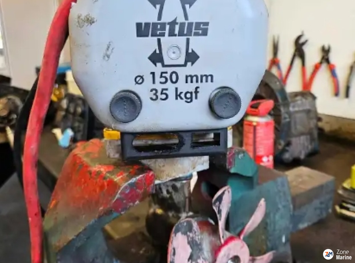 Propulseur d'étrave 