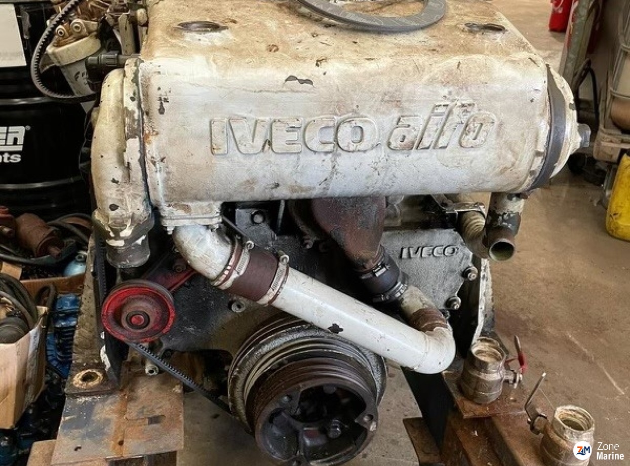 Moteur Iveco 300cv 8210SRM45