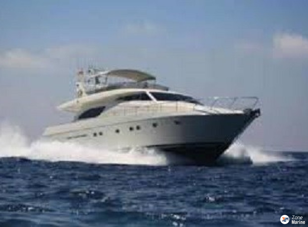 Très beau yacht de 23 m Fly avec 4 cabines  2 x 836 CV GM et pavillon commercial Belge