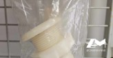 Vis plastique avec écrou 