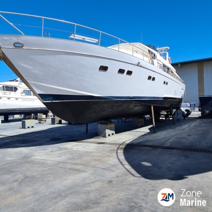 Motor-Yacht 