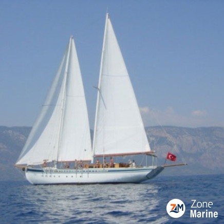 Ketch rénové de 22 m avec 4 cabines doubles tout équipé pour 8 invités 