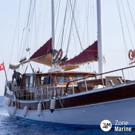 Ketch de 23 m avec 6 cabines invités rénové en 2013 plus deux cabines équipage