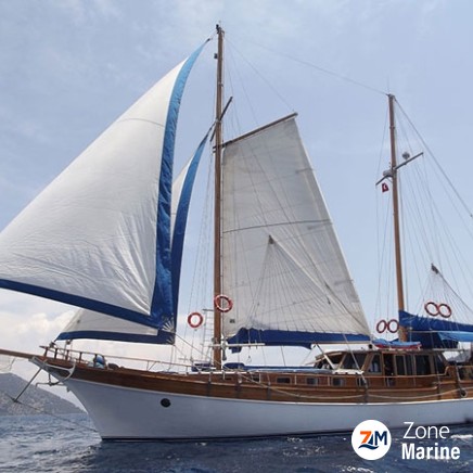 Ketch de 23 m avec 5 cabines pour 10 invités rénové en 2011