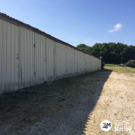 Loue garage ferme pour bateau situé  aux  centre   côte  d émeraude de la côte d émeraude  chaque locataire  a la clé  de sont pro