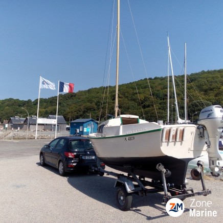 Bateau pêche promenade voile et moteur 