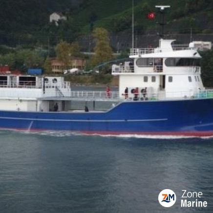 Navire de transport de poissons vivants alevins juvéniles pour fermes d'élevages construction neuve coque acier 