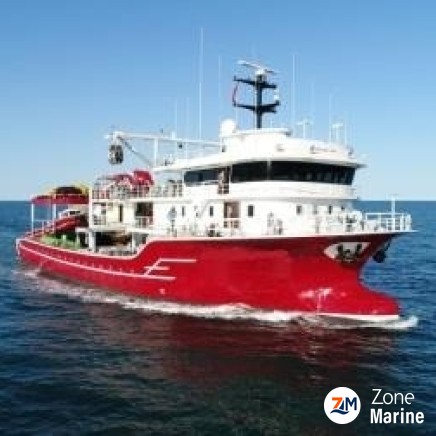 Thonier senneur neuf coque acier de 46 x 17 m moteurs 4950 CV avec 2 grues et 2 petits bateaux annexes en acier