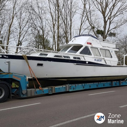 Vedette Striker boat Maritime et Fluviale à débattre