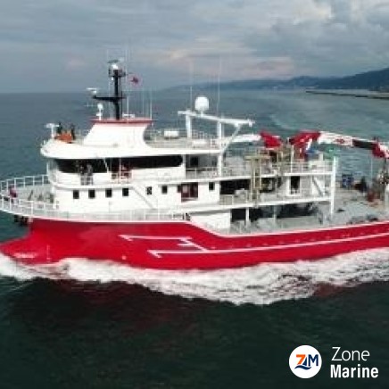 Thonier senneur neuf coque acier de 48 x 17 m moteurs 400 CV avec 2 grues et 2 annexes en acier