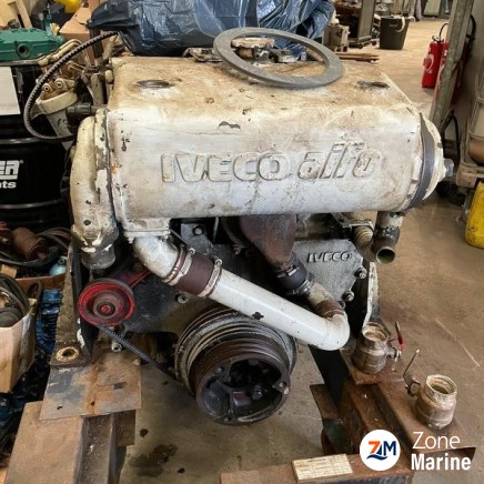 Moteur Iveco 300cv 8210SRM45