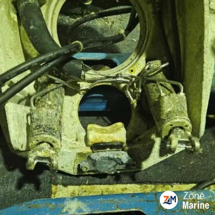 Vérin de platine in-bord