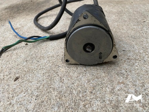Moteur de trim Yamaha 150 2 temps 3 fils