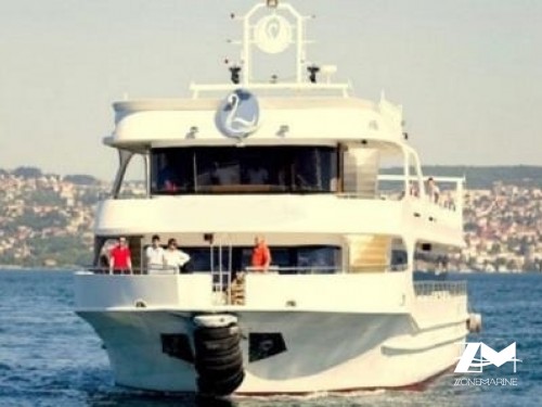 Bateau restaurant de 33 mètres équipé avec terrasse aménagée