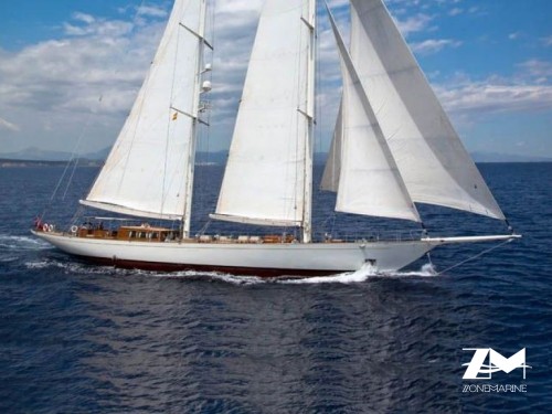 Grand Voilier traditionnel classique 2 mats de 48 m full voiles tout équipé aménagé pour 8 invités plus équipage