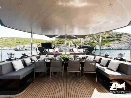 Méga ketch hauturier coque en acier de 40 m full voiles performance désign moderne rock'n'roll touch pour 10 invités VIP