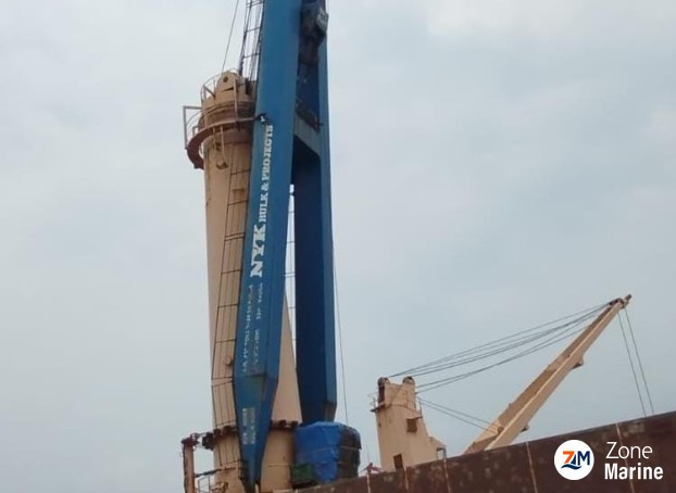 MITSUBISHI 450 TON DECK CRANE