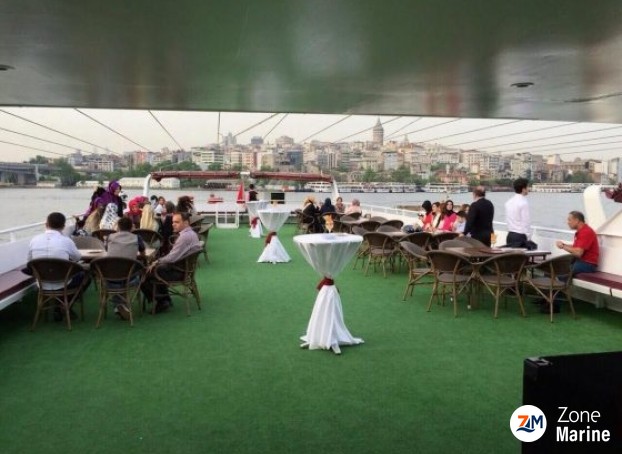 Bateau commercial restaurant 400 passagers 37 m rénové en 2016 