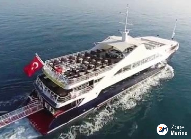 Grand bateau passagers excursion Daily avec restaurant bar évent réceptif de 52 m construit en 2011 