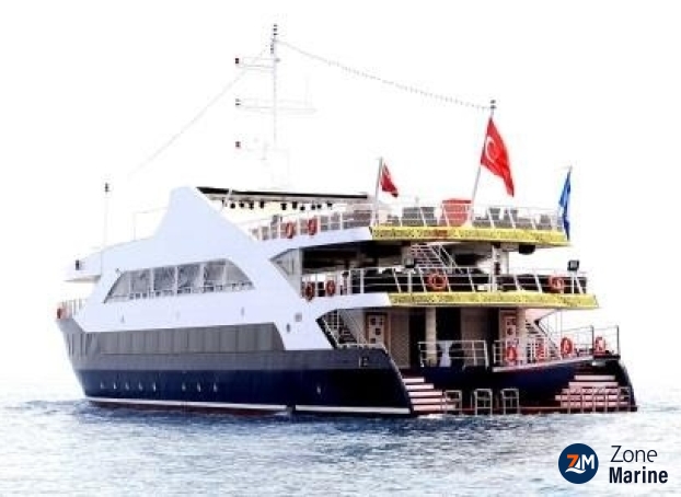 Grand bateau passagers excursion Daily avec restaurant bar évent réceptif de 52 m construit en 2011 