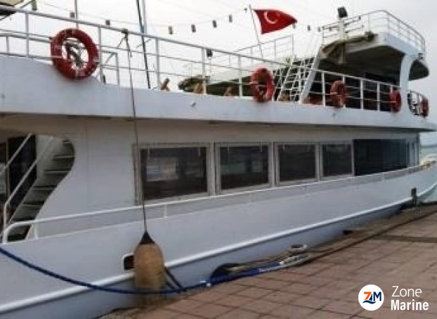 Bateau restaurant passagers de 24 m année 2017 tout équipé pour des repas croisières de 150 couverts