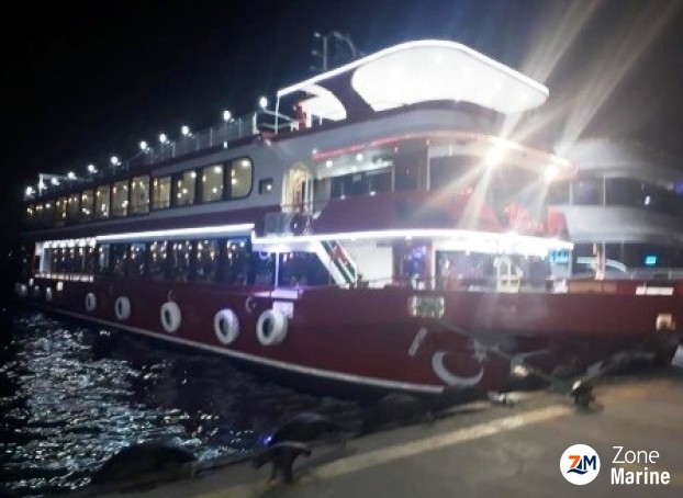 Bateau restaurant passagers réceptif de luxe 39 m 300 invités