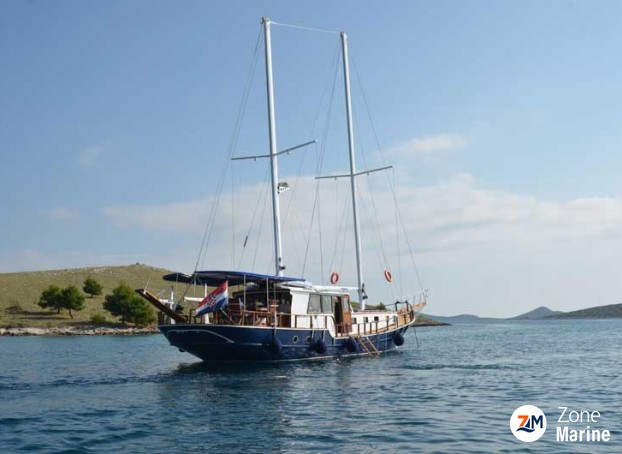 Goélette rénové de 20 m tout équipé 6 cabines pour 12 invités. Moteurs 2 x 140 HP Volvo. Flag Croatie