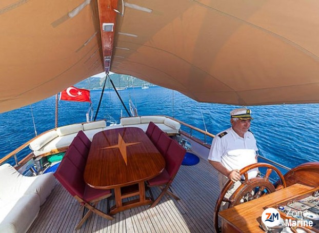 Ketch de 23 m avec 6 cabines invités rénové en 2013 plus deux cabines équipage