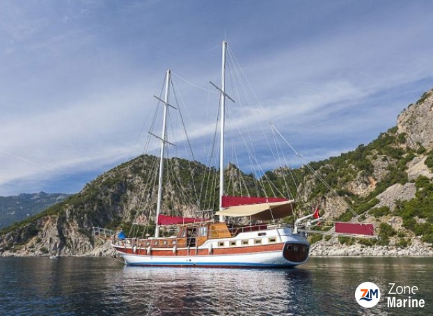 Ketch de 23 m avec 6 cabines invités rénové en 2013 plus deux cabines équipage