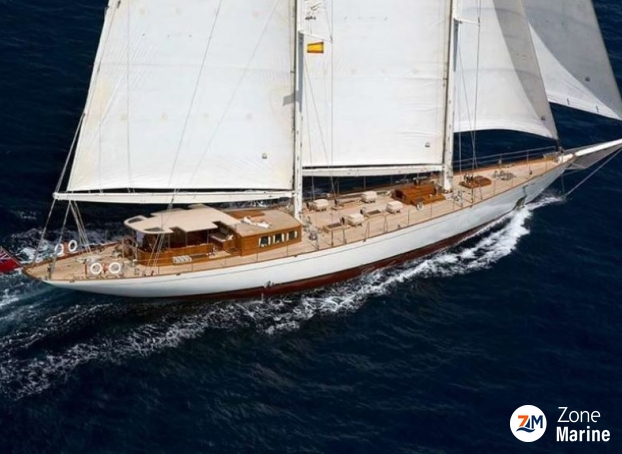 Grand Voilier traditionnel classique 2 mats de 48 m full voiles tout équipé aménagé pour 8 invités plus équipage