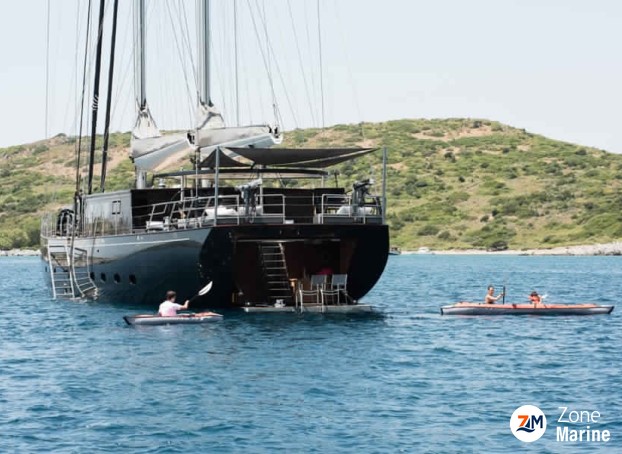Méga ketch hauturier coque en acier de 40 m full voiles performance désign moderne rock'n'roll touch pour 10 invités VIP