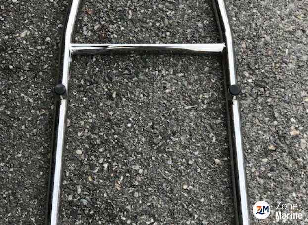 ECHELLE TUBE INOX 75cm x 40cm  environ