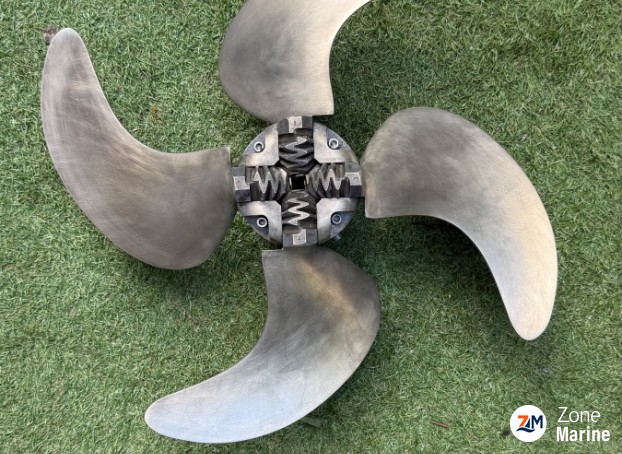 Volvo Penta folding propeller 4 blades 20x14 - 40h