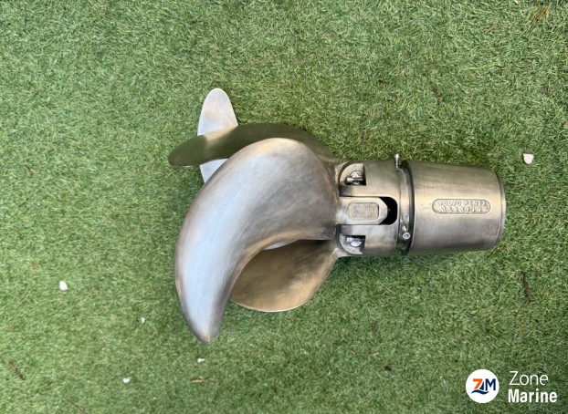 Volvo Penta folding propeller 4 blades 20x14 - 40h