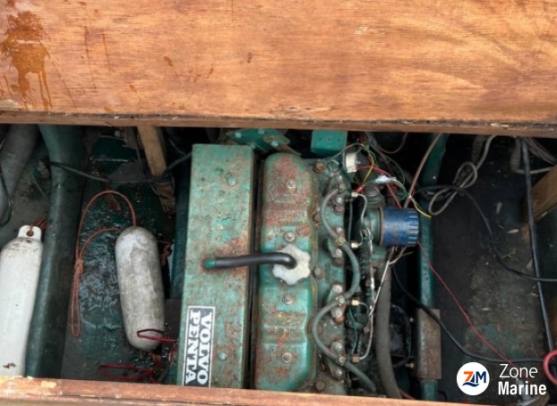 Coronet Cabin Cruiser + remorque – moteur fonctionnel