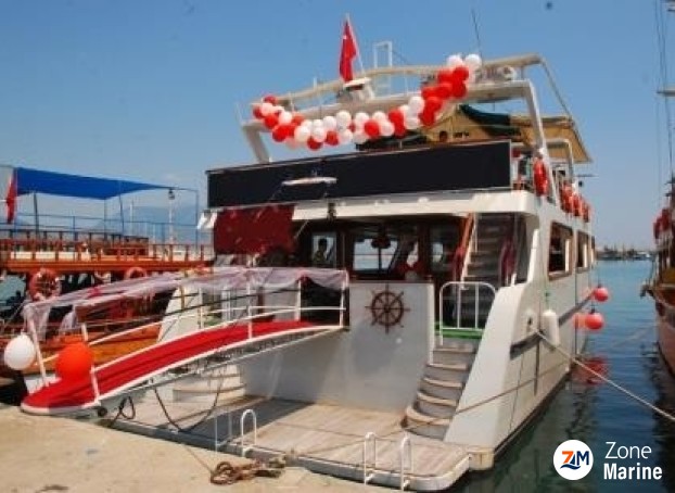 NEW PRICE pour vente rapide... Bateau excursion passagers restaurant 30 m 2011 tout équipé 140 pax