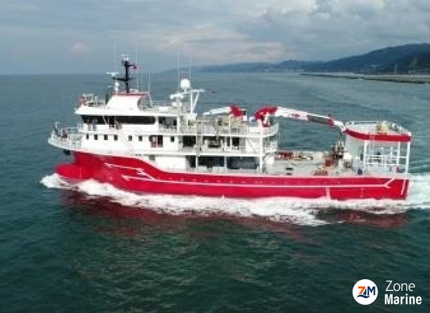 Thonier senneur neuf coque acier de 48 x 17 m moteurs 400 CV avec 2 grues et 2 annexes en acier