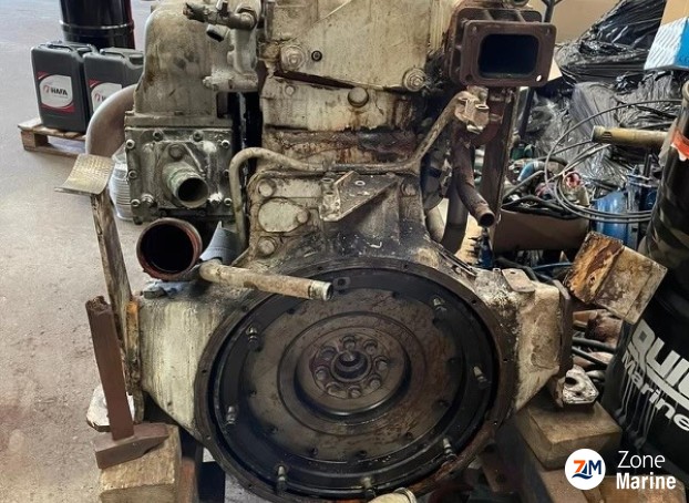 Moteur Iveco 300cv 8210SRM45