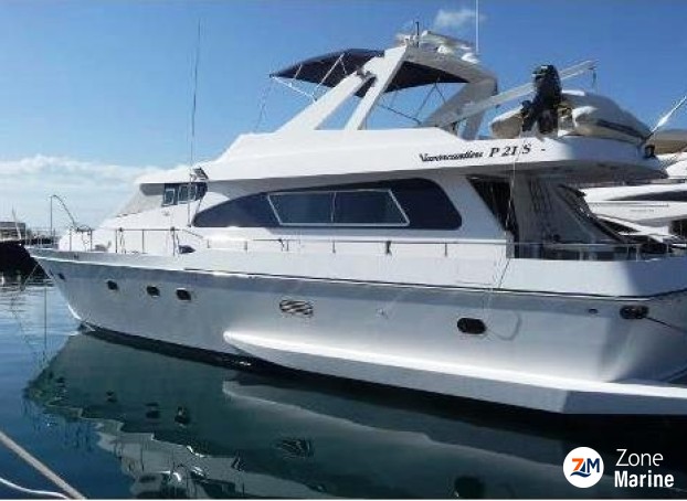 Très beau yacht de 23 m Fly avec 4 cabines  2 x 836 CV GM et pavillon commercial Belge